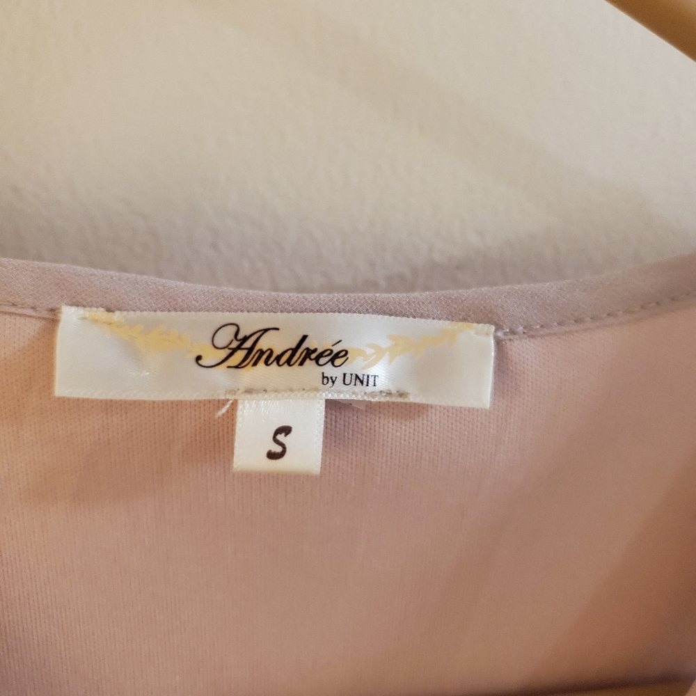 Multiple Host Pick - Knee Length, V-Neck Dress, Floral - Picture 3 of 4